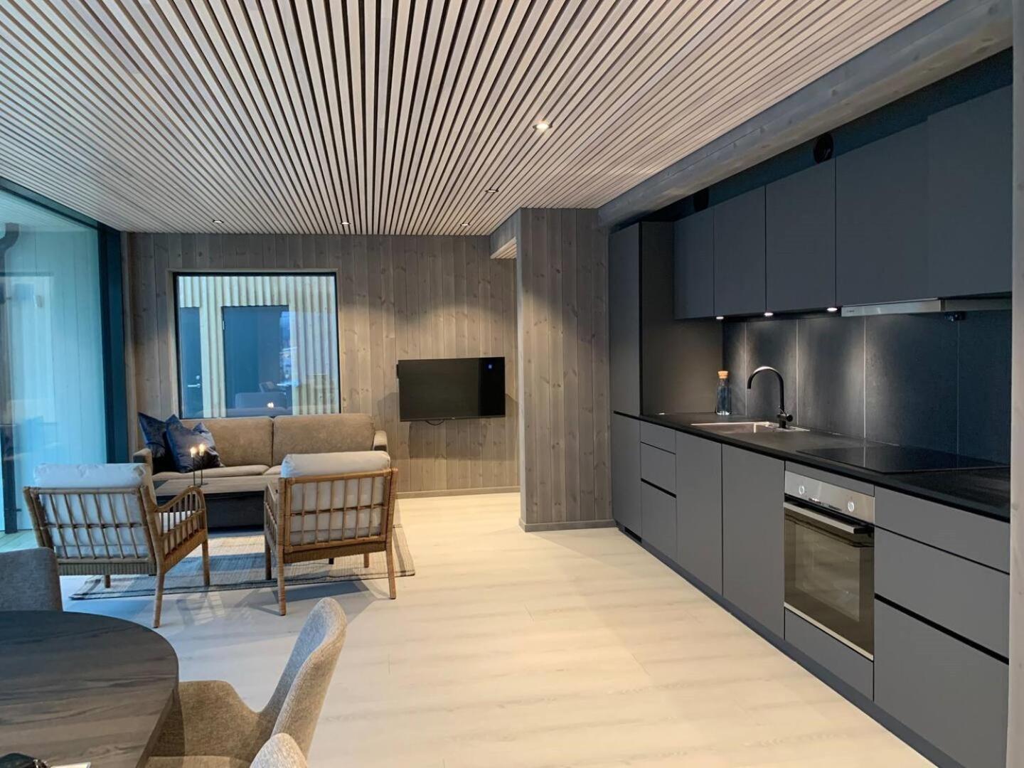 Stor Moderne Leilighet I Henningsvaer, 70 Kvm 外观 照片