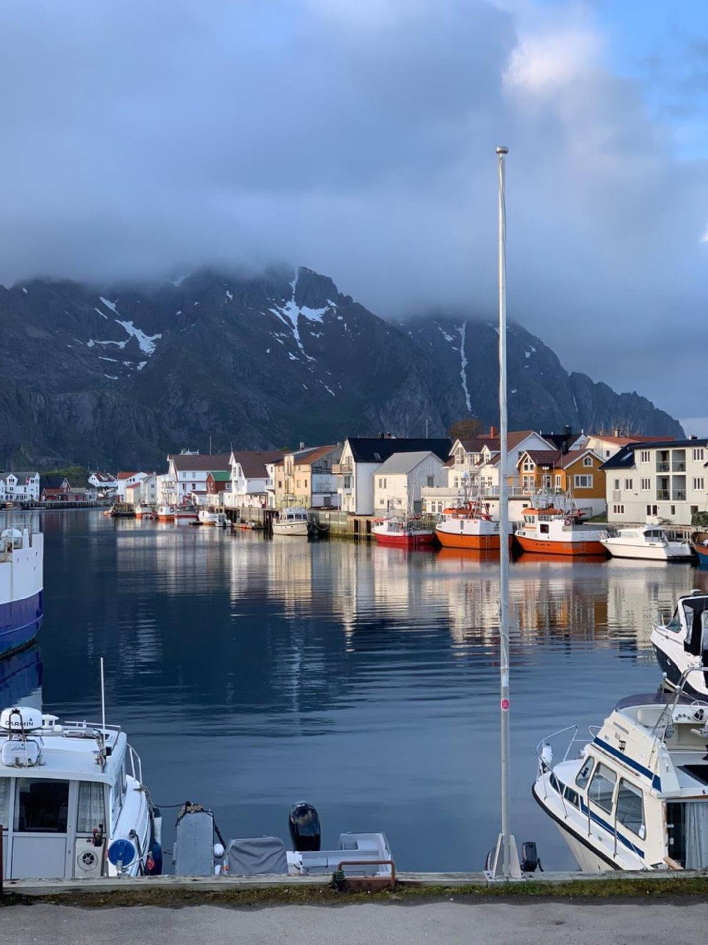 Stor Moderne Leilighet I Henningsvaer, 70 Kvm 外观 照片